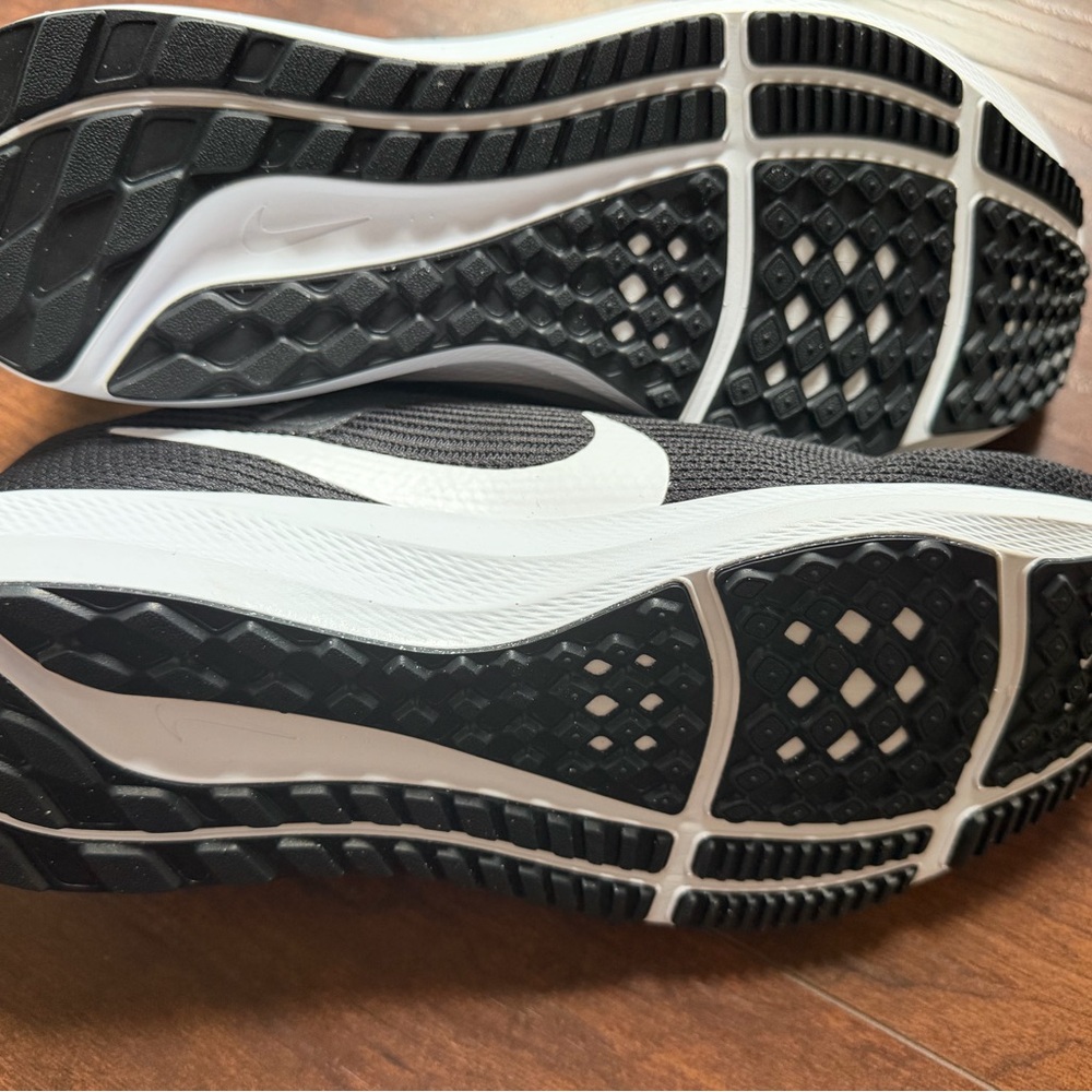 Nike Pegasus 40 Men's Running Shoes - Black/White - Picture 4 of 6
